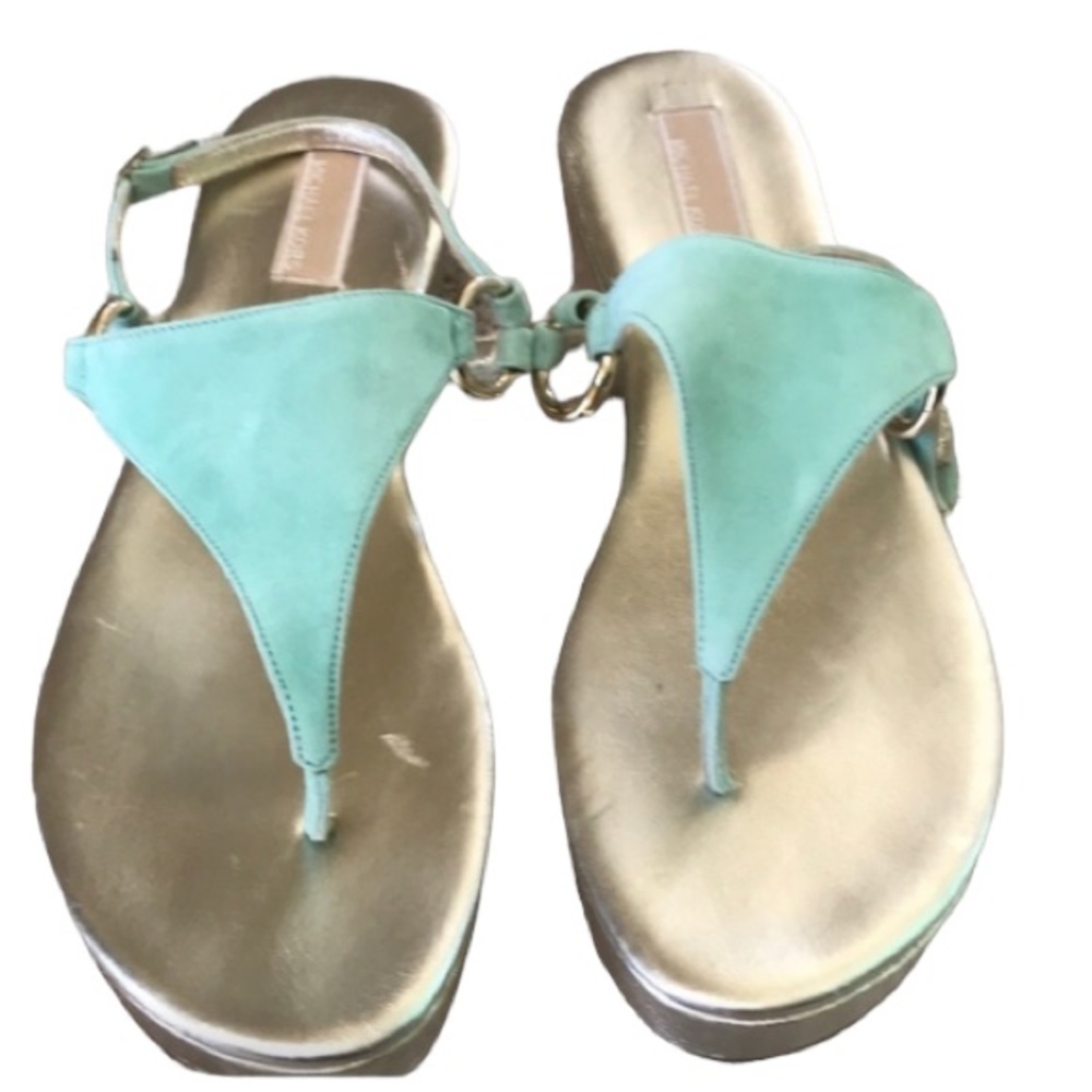 Micheal Kors size 10 green suede thong with gold metallic platform heel